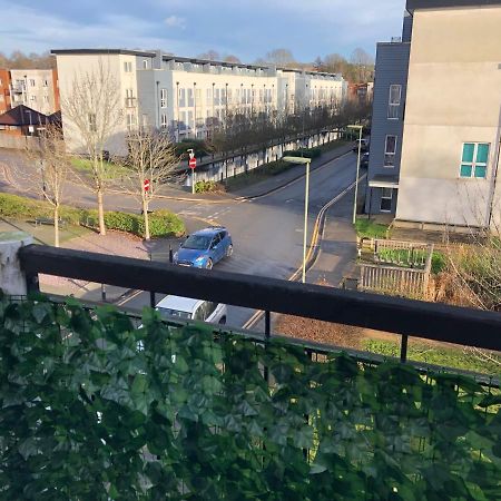 Beautiful 1-Bed Apartment In Redhill Redhill  Exterior photo